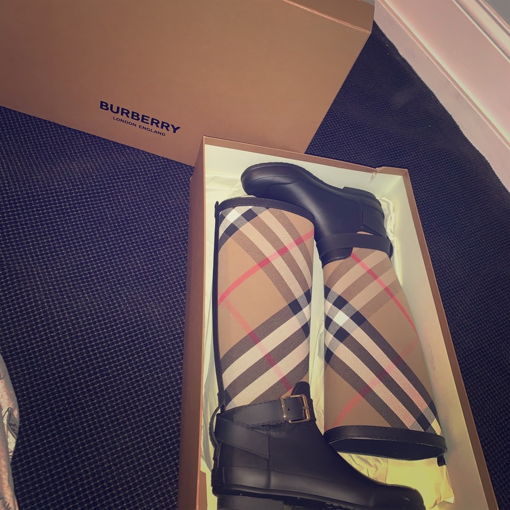 Burberry leather riding boots